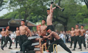 Hơn 3.000 chiến sĩ biểu diễn bắn súng, đấu võ trước quảng trường Ngọ Môn